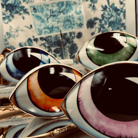 Meet your Posher, The Procuress - Picture 7 of 7